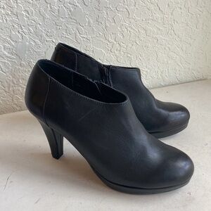 Cynthia Rowley black leather lovebird ankle boots